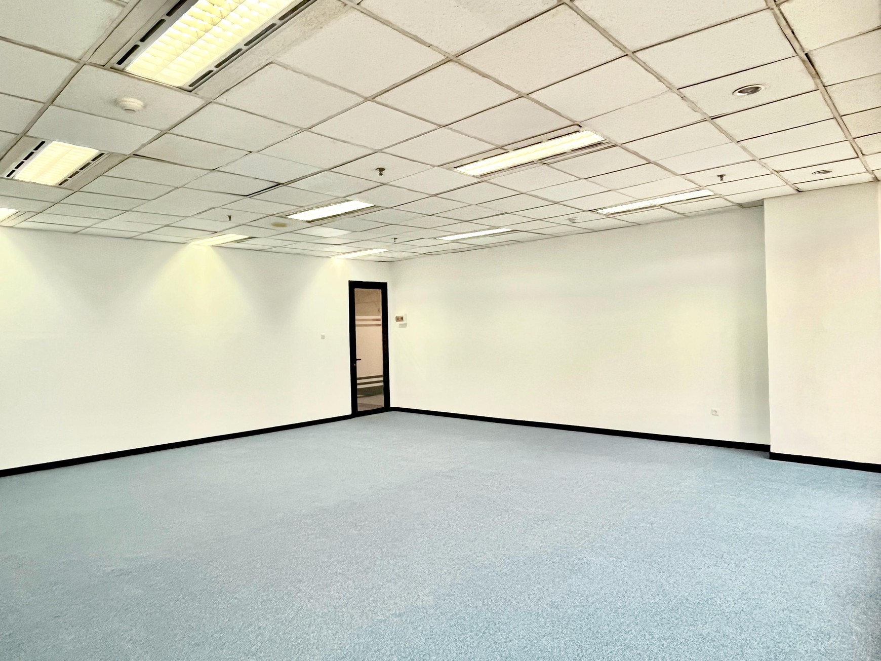Office Plaza Mutiara Mega Kuningan, 100m2, sebelahan dengan Hotel JW marriot, Bebas Ganjil-Genap, 5 menit ke Trans Jakarta dan stasiun LRT