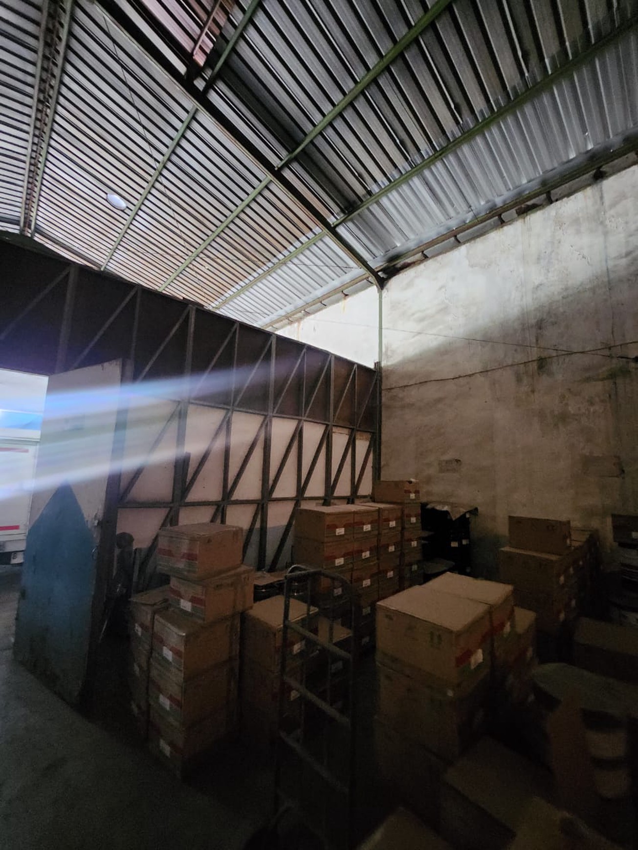 MURAH Dijual 594 m2 Gudang Margomulyo Permai - Greges - Asemrowo - Surabaya- SHM -ada Ruang Kantor - Akses Truk Kontainer