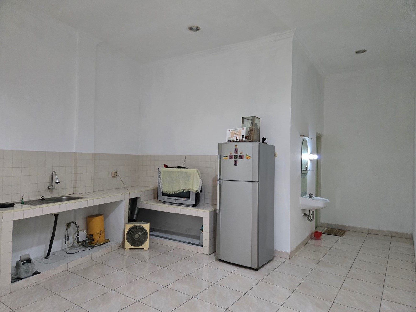 Dijual Taman Sari, Jalan Raya, Cocok Gudang, Kost2an, Jakarta Barat