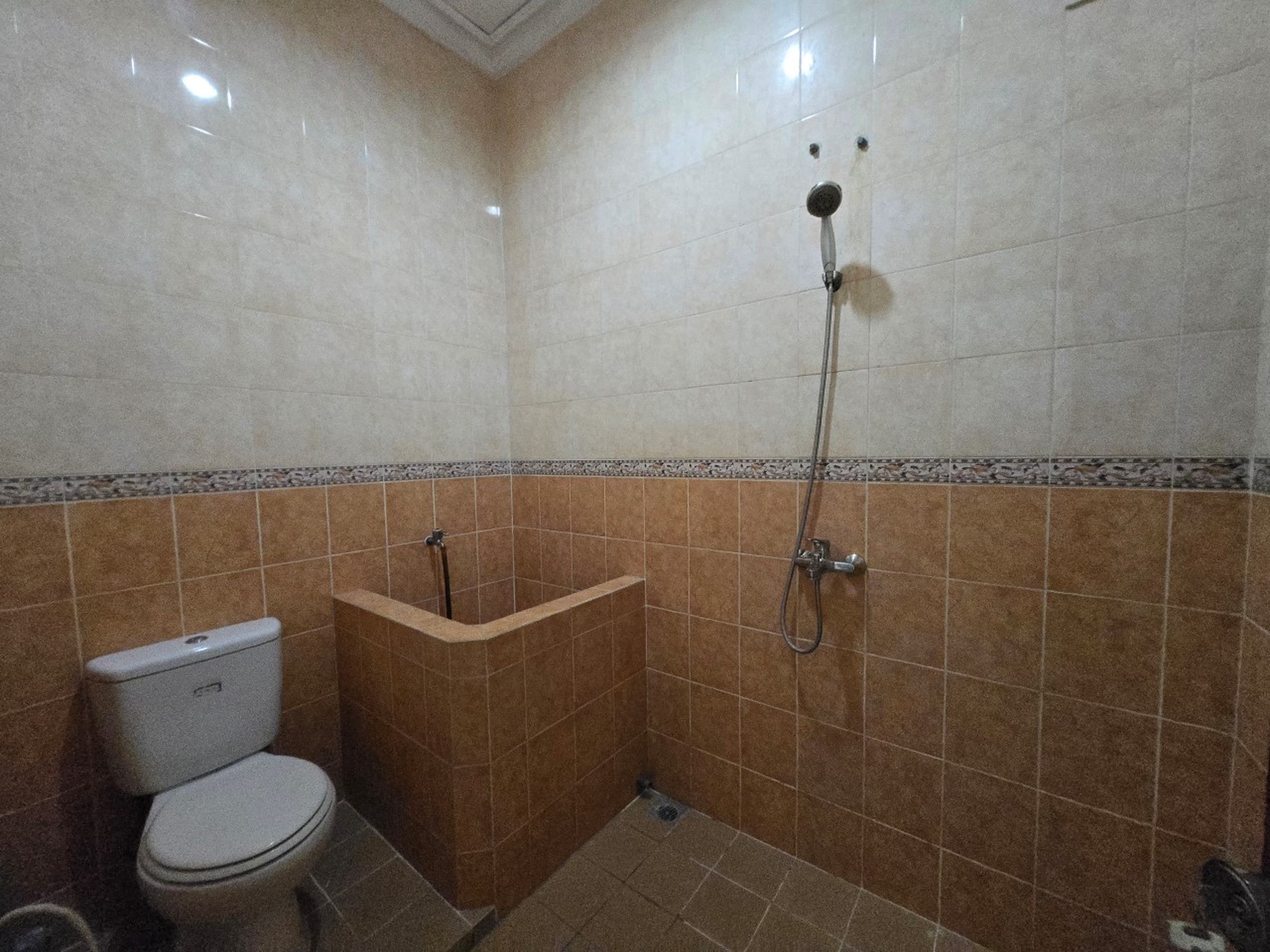 Dijual Taman Sari, Jalan Raya, Cocok Gudang, Kost2an, Jakarta Barat