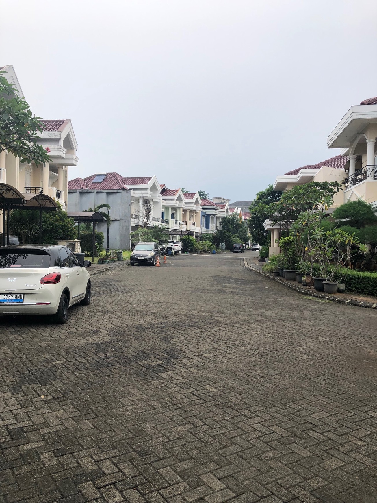 RUMAH DI JUAL DI GRAHA HIJAU 2 CIPUTAT 2 LANTAI HARGA TERJANGKAU
