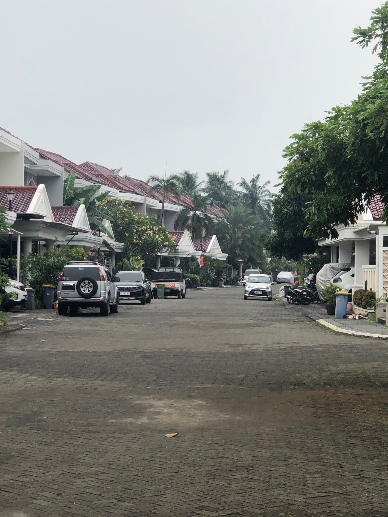 RUMAH DI JUAL DI GRAHA HIJAU 2 CIPUTAT 2 LANTAI HARGA TERJANGKAU