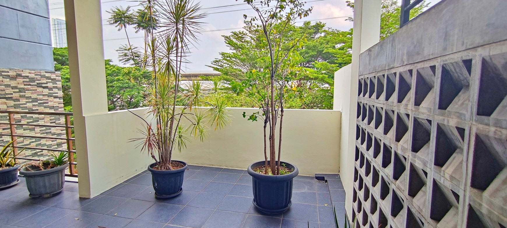 Gading Residence Kelapa Gading 108 m2 hadap timur siap huni
