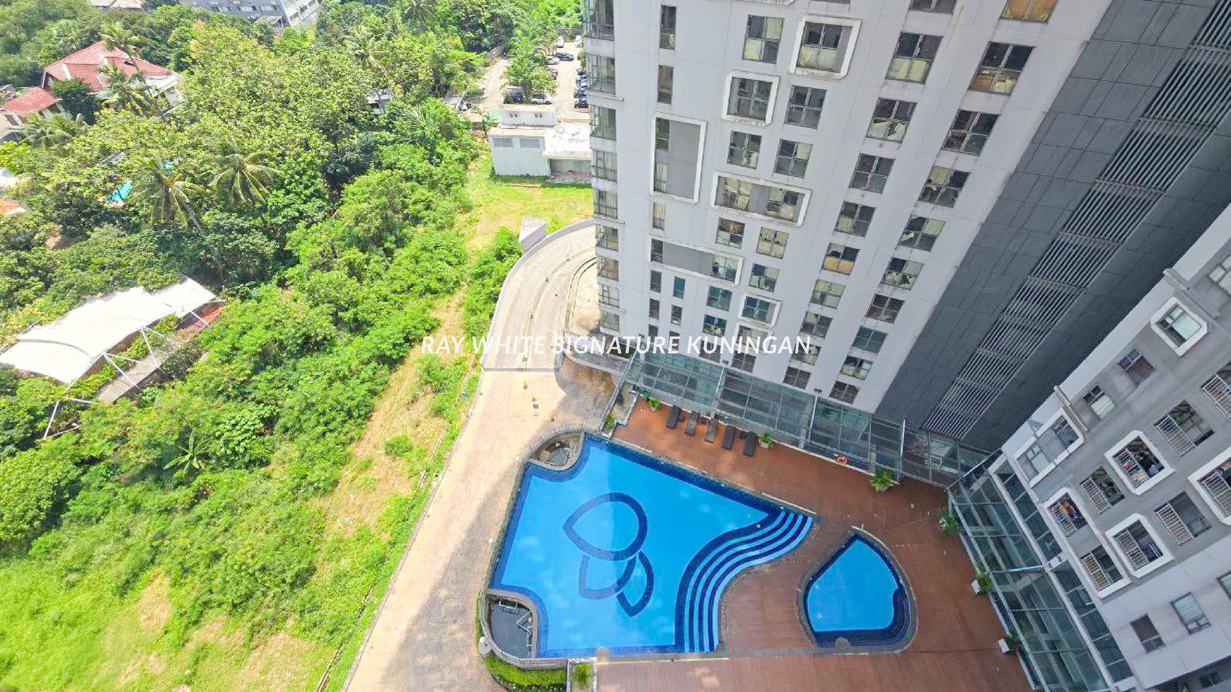 Dijual Apartemen The Royal Olive 2 BR High-floor Harga Menarik di Pejaten