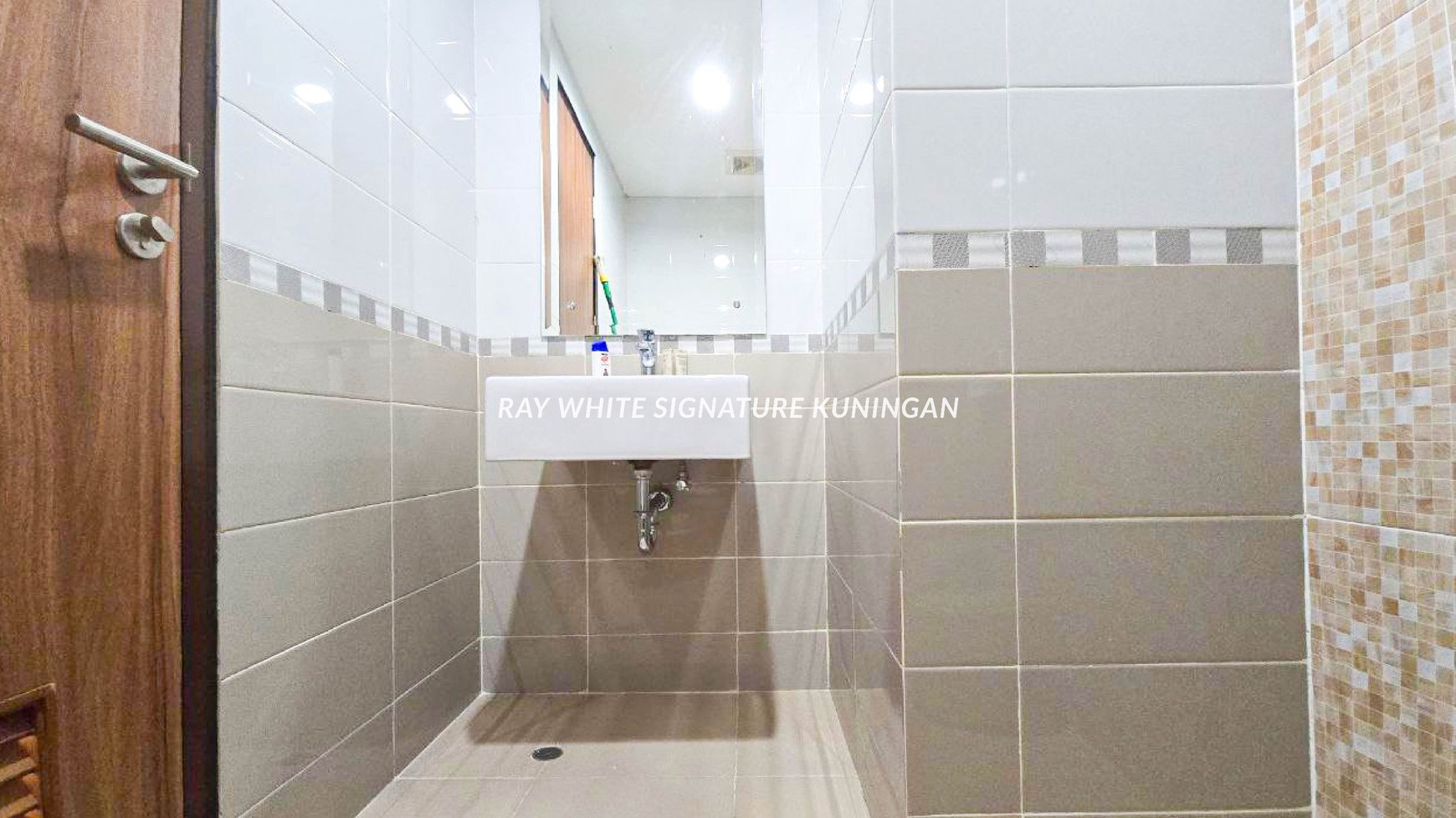 Dijual Apartemen The Royal Olive 2 BR High-floor Harga Menarik di Pejaten