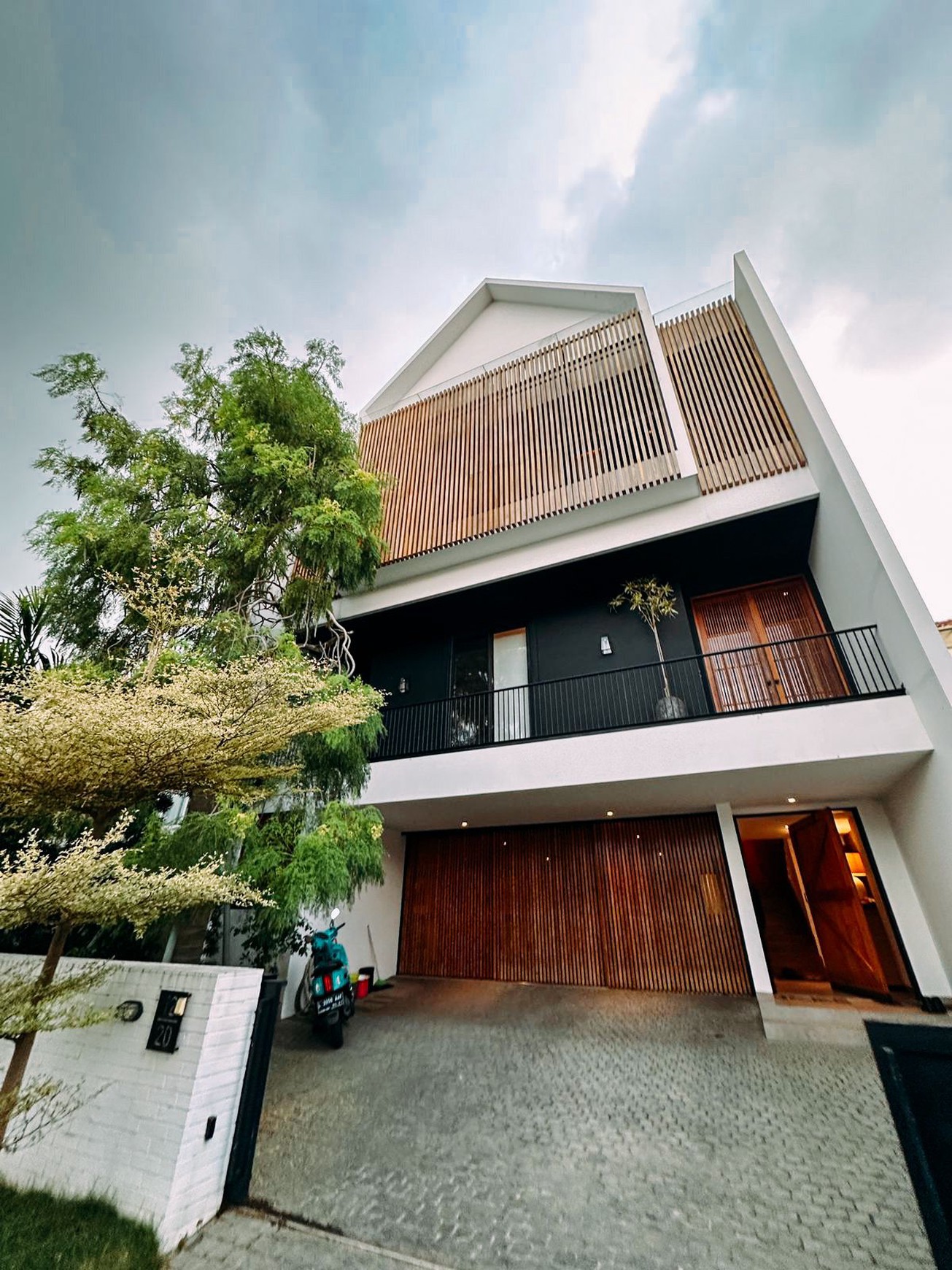 DIJUAL RUMAH Baru Citraland Full Furnish Mewah