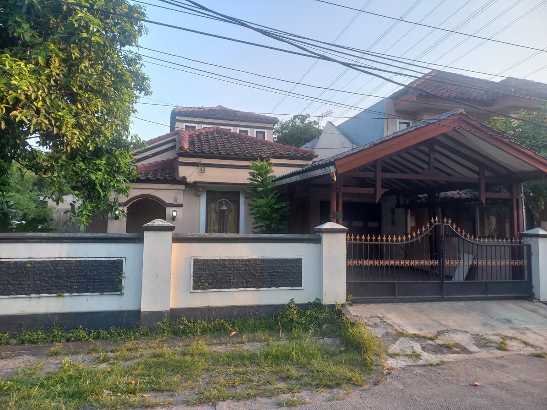 Rumah dalam Komplek di Graha Cinere dekat akses Tol Desari