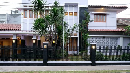 Rumah Bagus, 2 Lantai, Bebas bajir, Lokasi strategis di Lebak Bulus