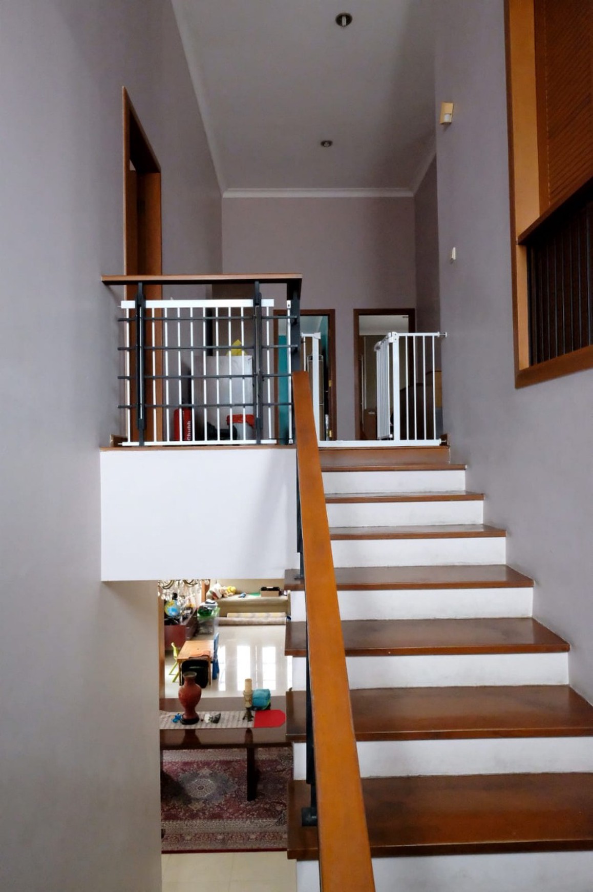 Rumah Bagus, 2 Lantai, Bebas bajir, Lokasi strategis di Lebak Bulus