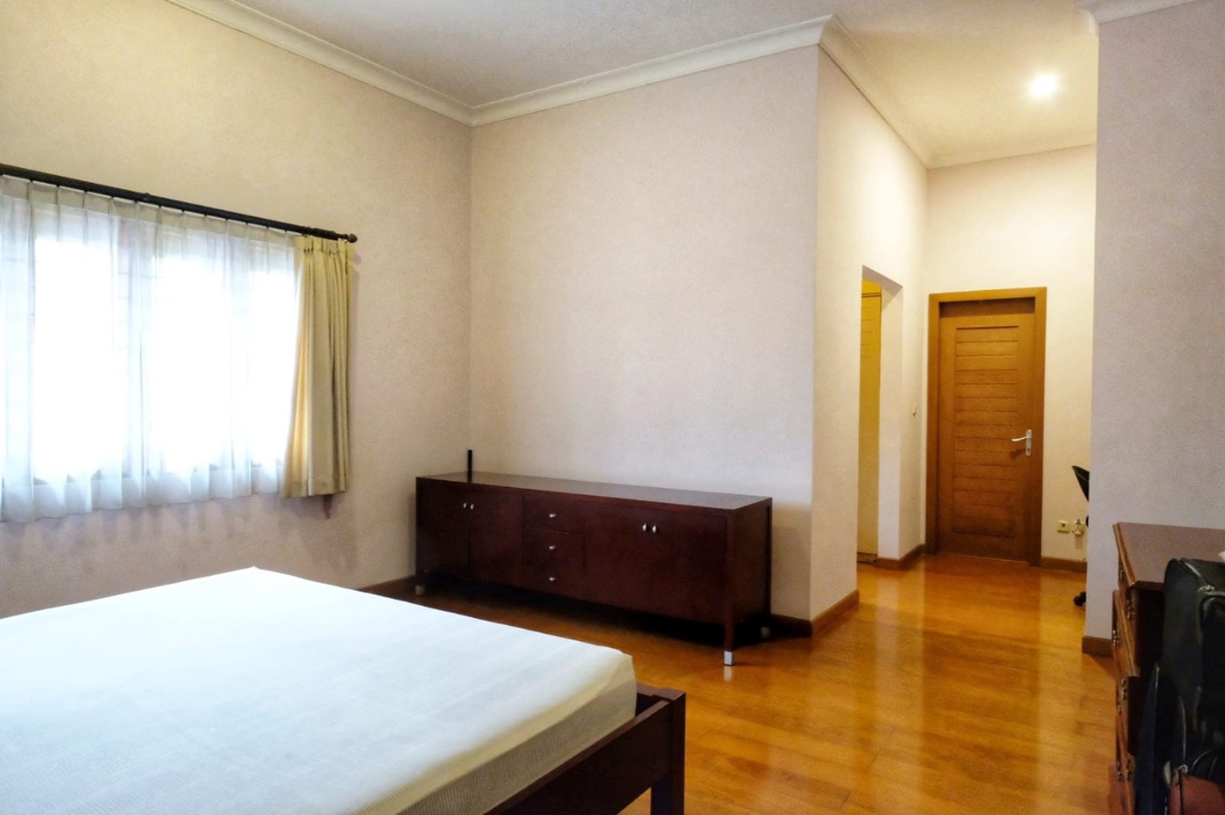 Rumah Bagus, 2 Lantai, Bebas bajir, Lokasi strategis di Lebak Bulus