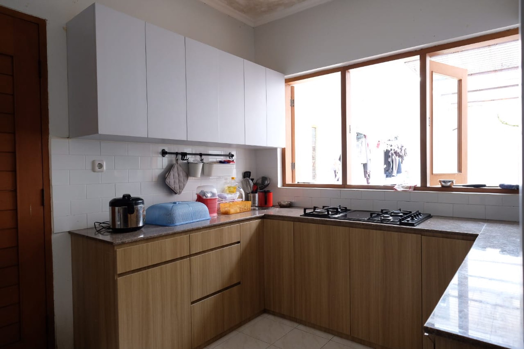 Rumah Bagus, 2 Lantai, Bebas bajir, Lokasi strategis di Lebak Bulus