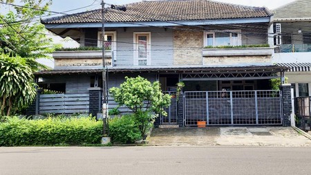 Rumah HOOK, Pinggir Jalan dan Strategis @Jl Merpati, Ciputat