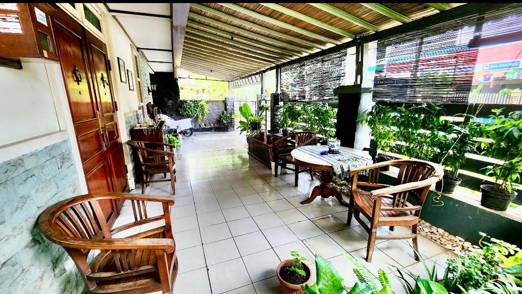 Rumah HOOK, Pinggir Jalan dan Strategis @Jl Merpati, Ciputat