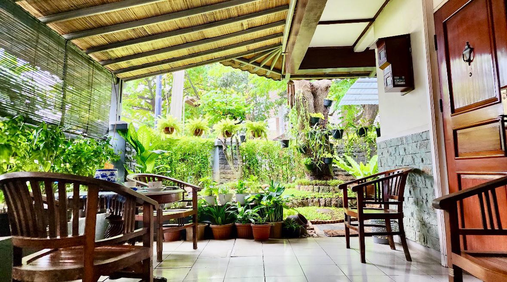 Rumah HOOK, Pinggir Jalan dan Strategis @Jl Merpati, Ciputat