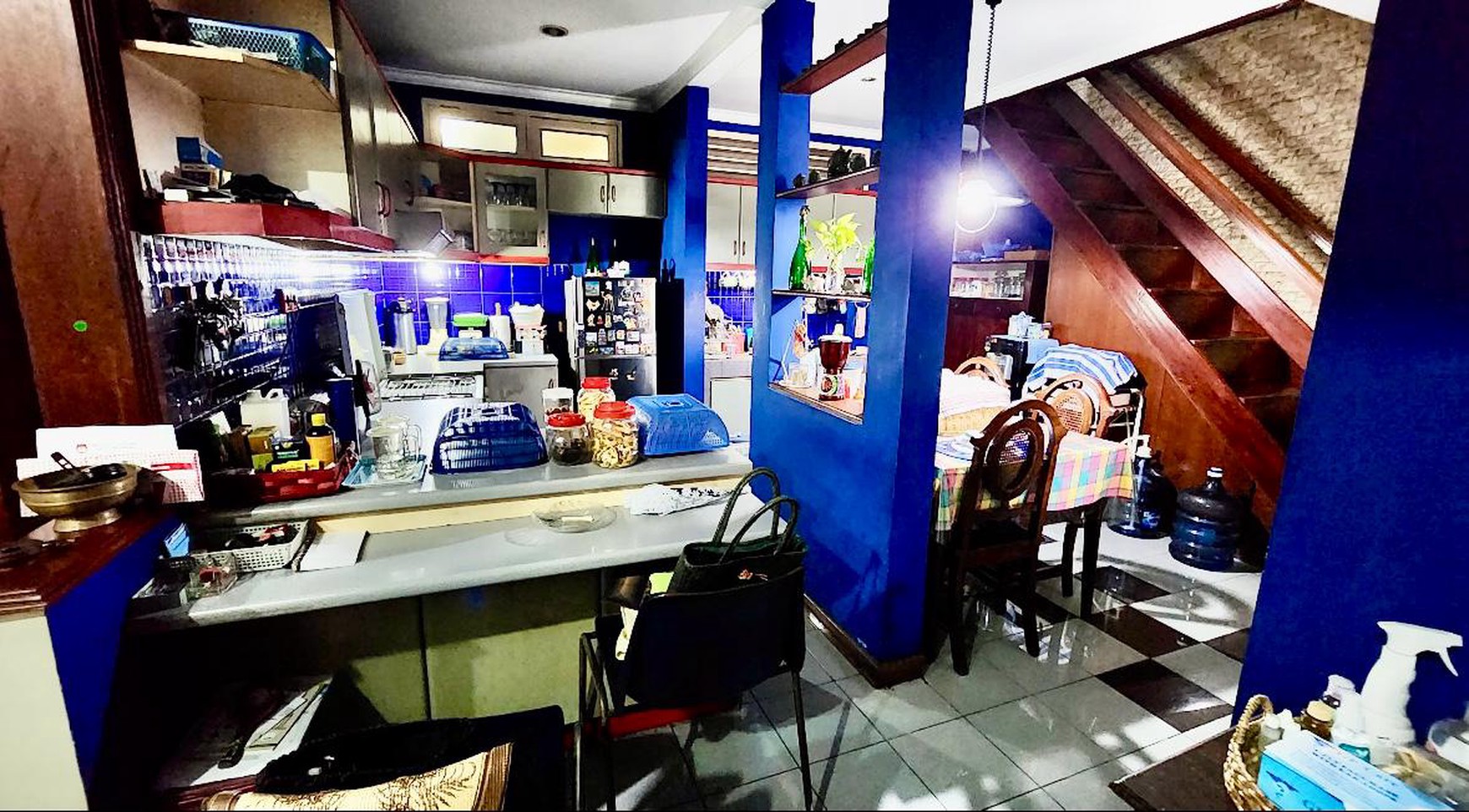 Rumah HOOK, Pinggir Jalan dan Strategis @Jl Merpati, Ciputat