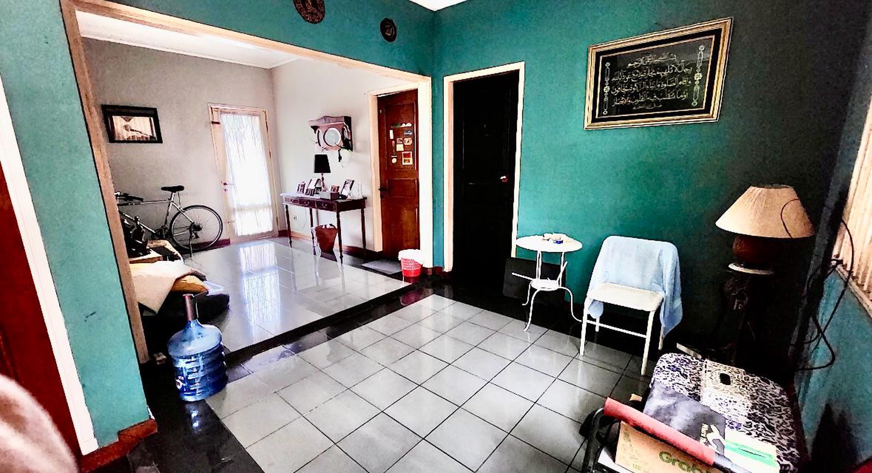 Rumah HOOK, Pinggir Jalan dan Strategis @Jl Merpati, Ciputat