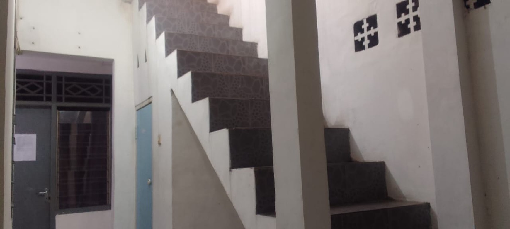 Rumah Kos2an 2 Lantai Selalu Penuh, Di Mampang Prapatan, Selangkah Ke Jl. Kapten Tandean