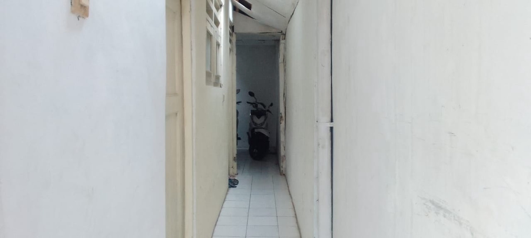 Rumah Kos2an 2 Lantai Selalu Penuh, Di Mampang Prapatan, Selangkah Ke Jl. Kapten Tandean