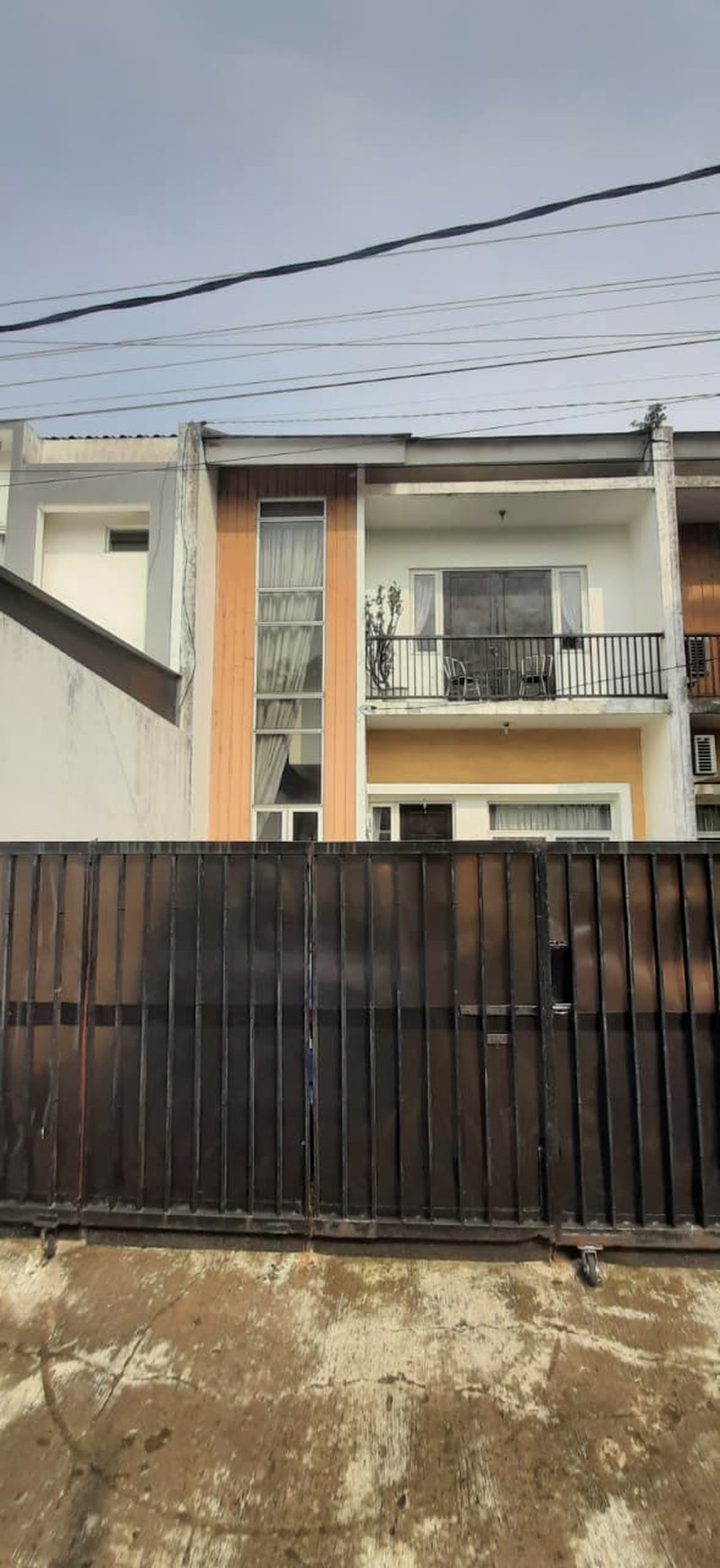 Rumah 2 Lantai, Bebas Banjir, Lokasi Strategis dekat ST. Pondok Ranji