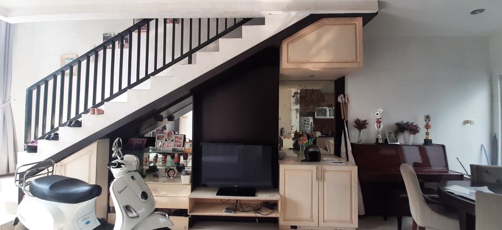 Rumah 2 Lantai, Bebas Banjir, Lokasi Strategis dekat ST. Pondok Ranji