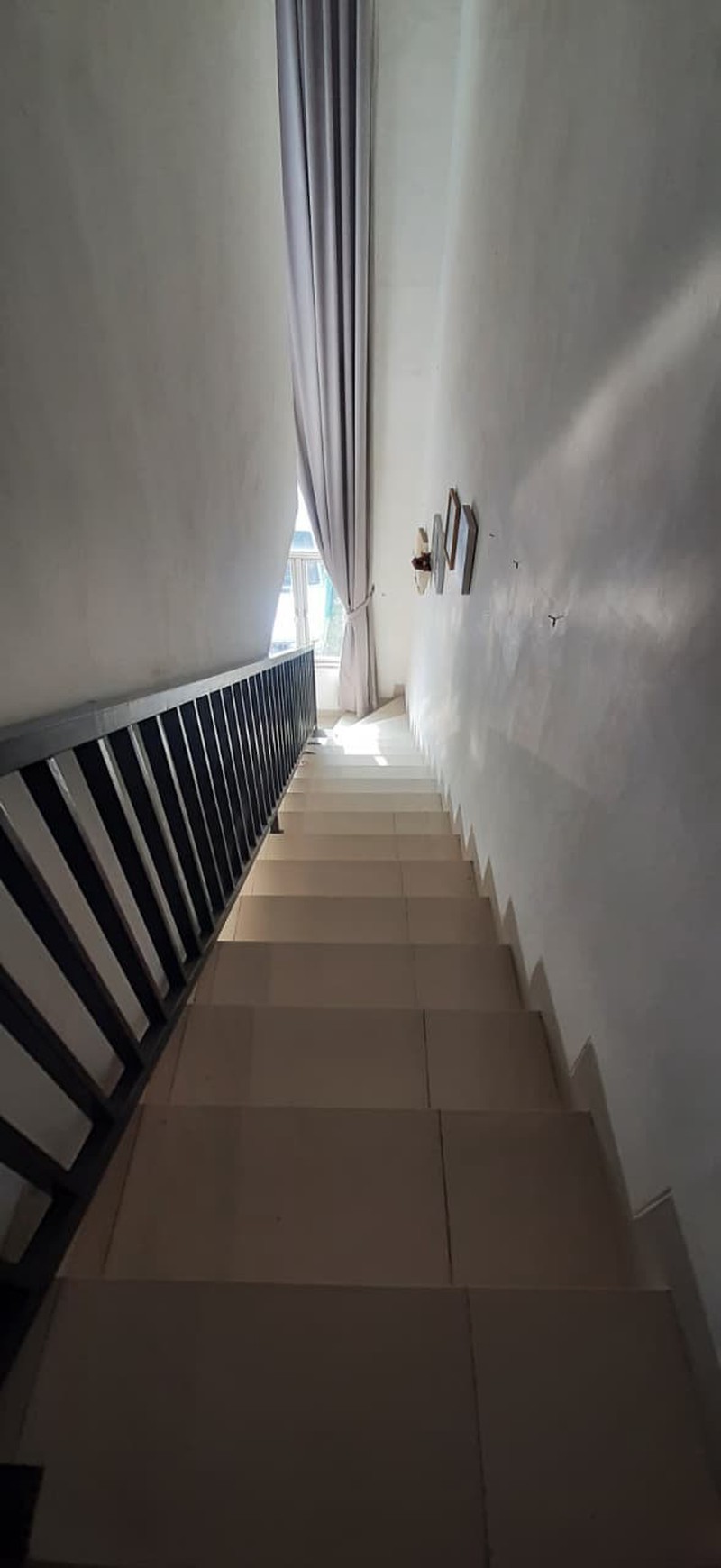 Rumah 2 Lantai, Bebas Banjir, Lokasi Strategis dekat ST. Pondok Ranji