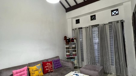 Rumah Cantik 1½ Lantai di Ciputat dengan KT 3 KM 2 Surat SHM