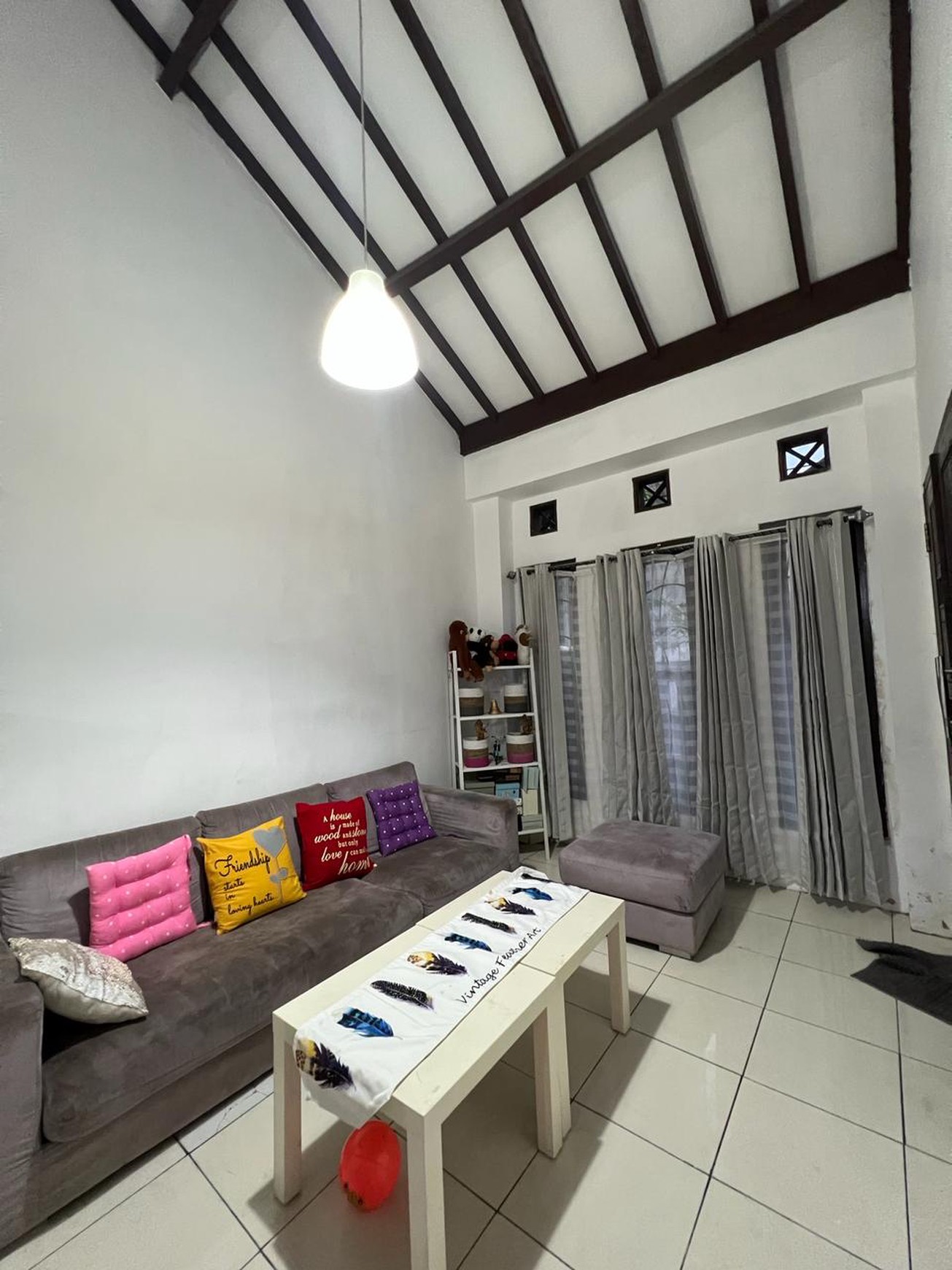 Rumah Cantik 1½ Lantai di Ciputat dengan KT 3 KM 2 Surat SHM