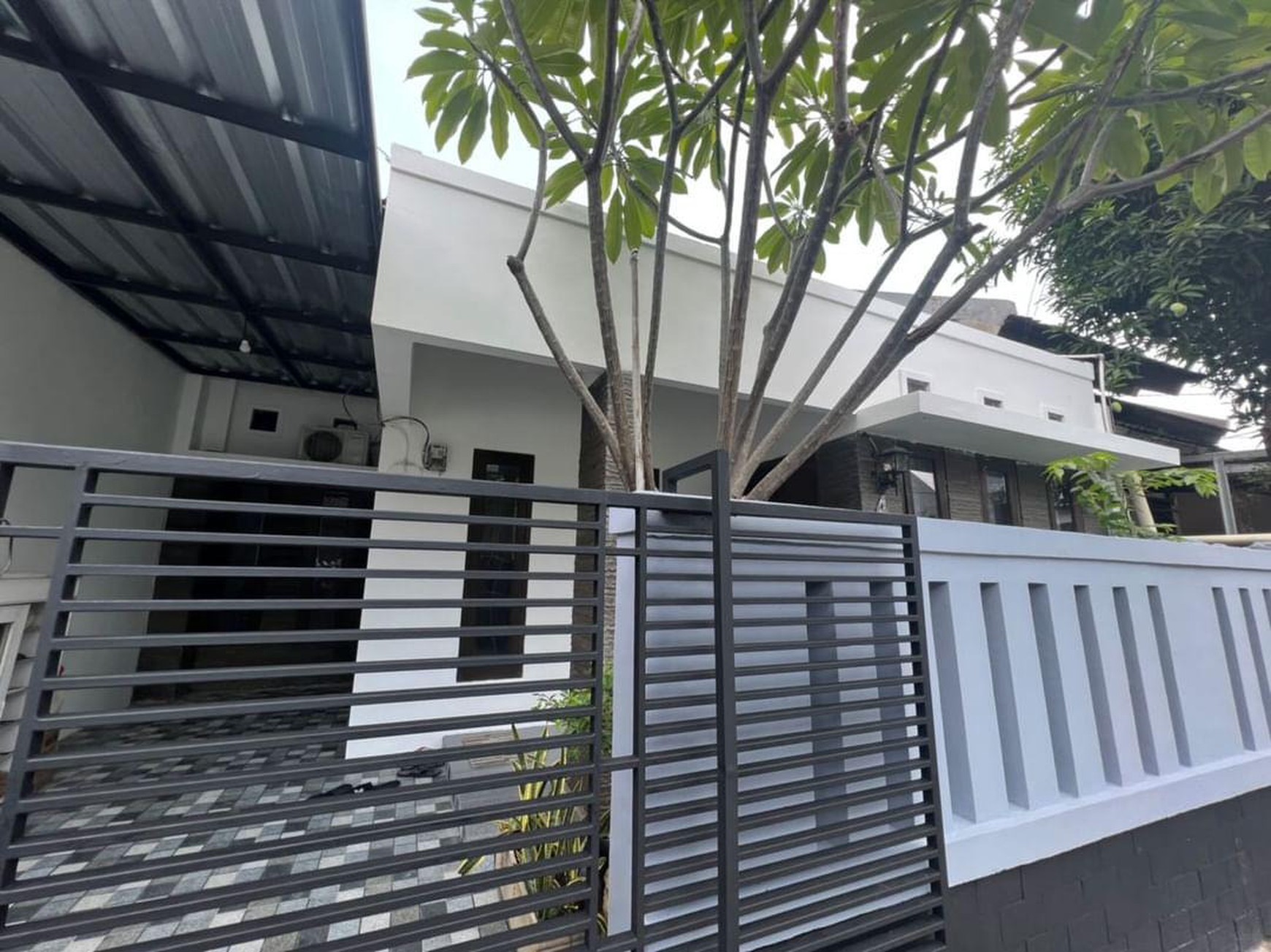 Rumah Cantik 1½ Lantai di Ciputat dengan KT 3 KM 2 Surat SHM