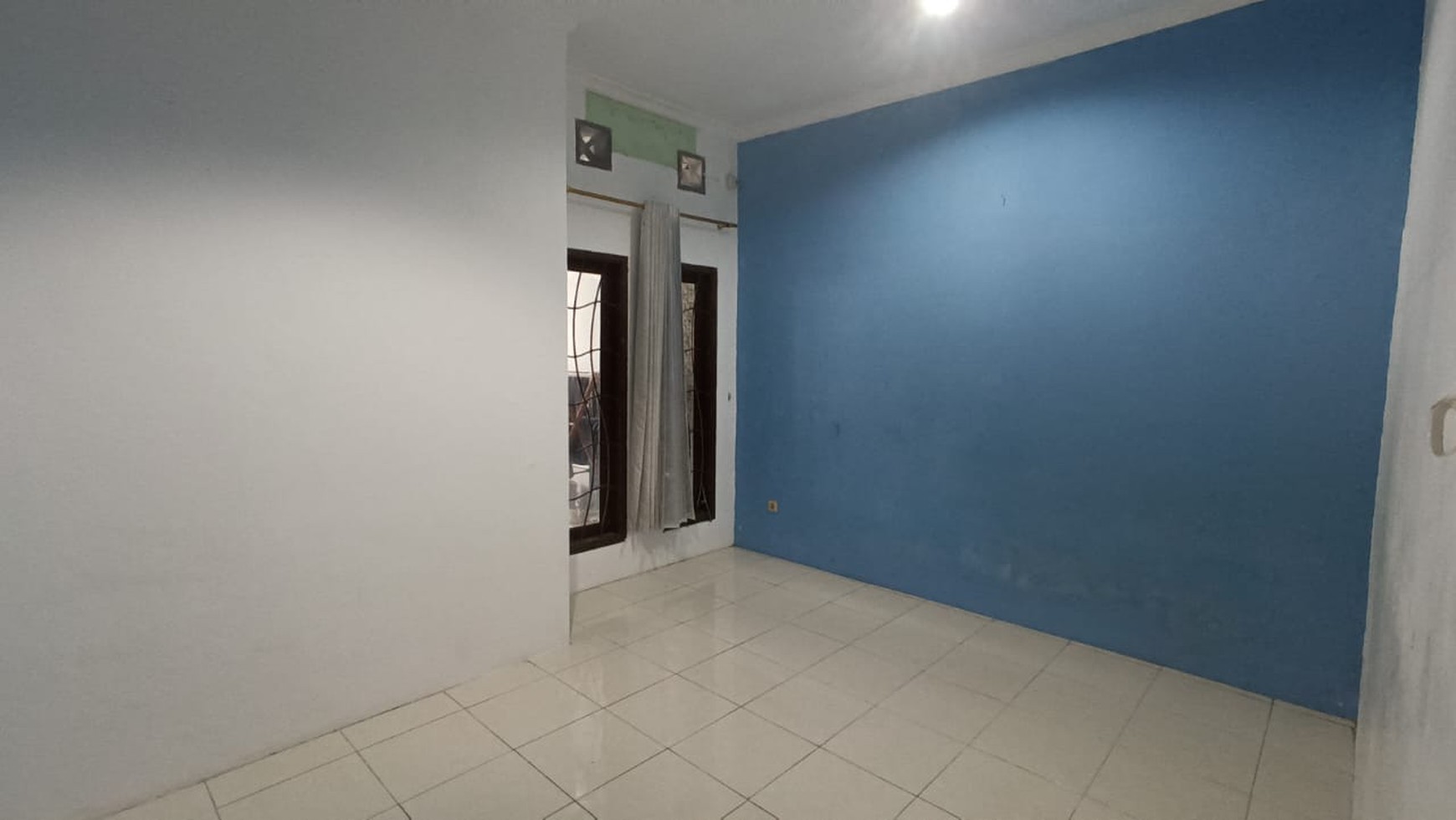 Rumah Cantik 1½ Lantai di Ciputat dengan KT 3 KM 2 Surat SHM