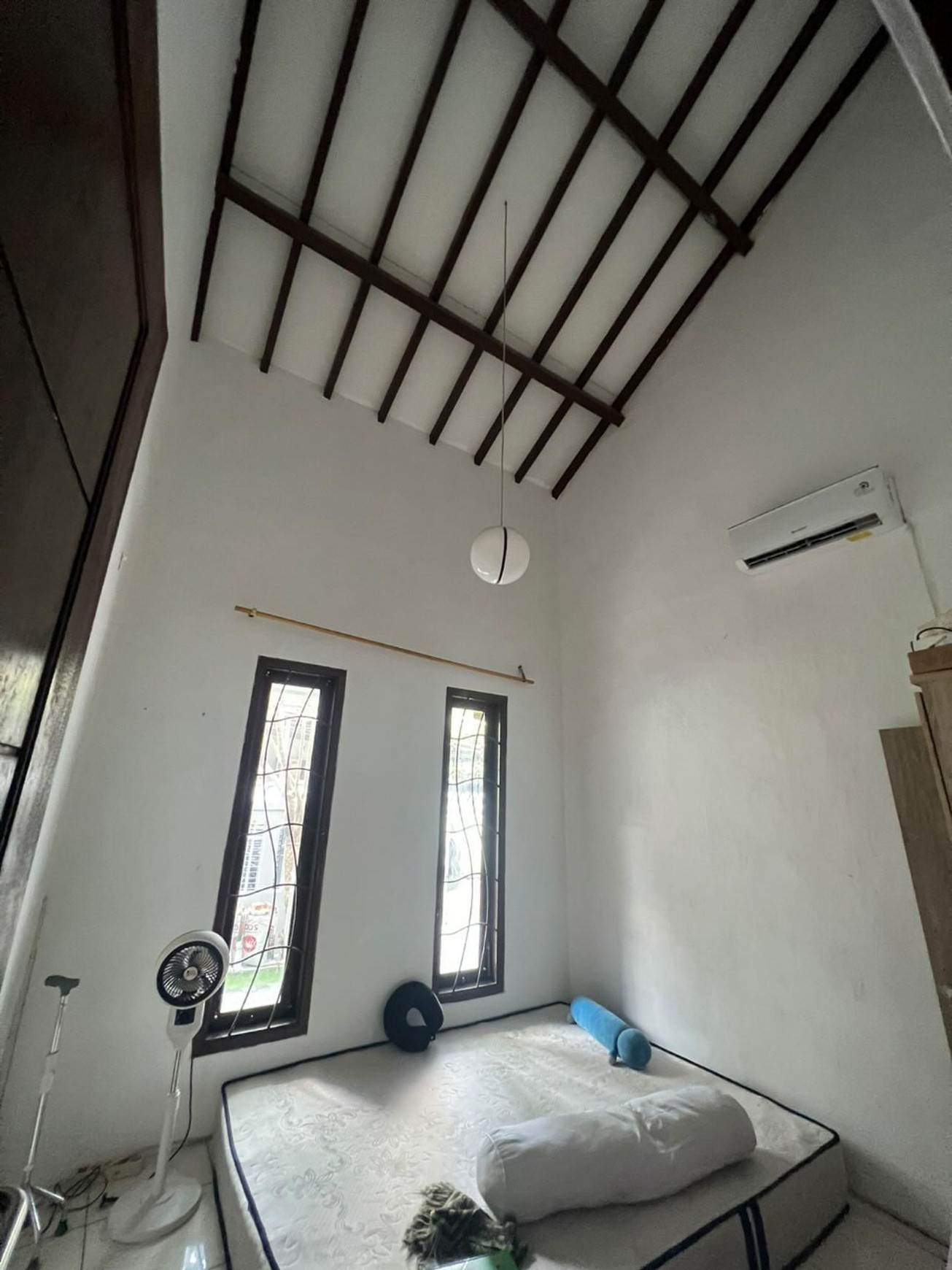 Rumah Cantik 1½ Lantai di Ciputat dengan KT 3 KM 2 Surat SHM