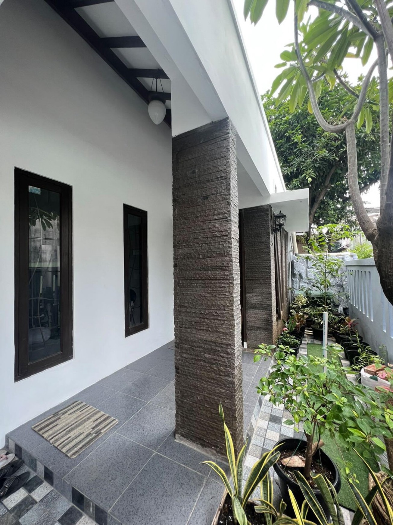 Rumah Cantik 1½ Lantai di Ciputat dengan KT 3 KM 2 Surat SHM