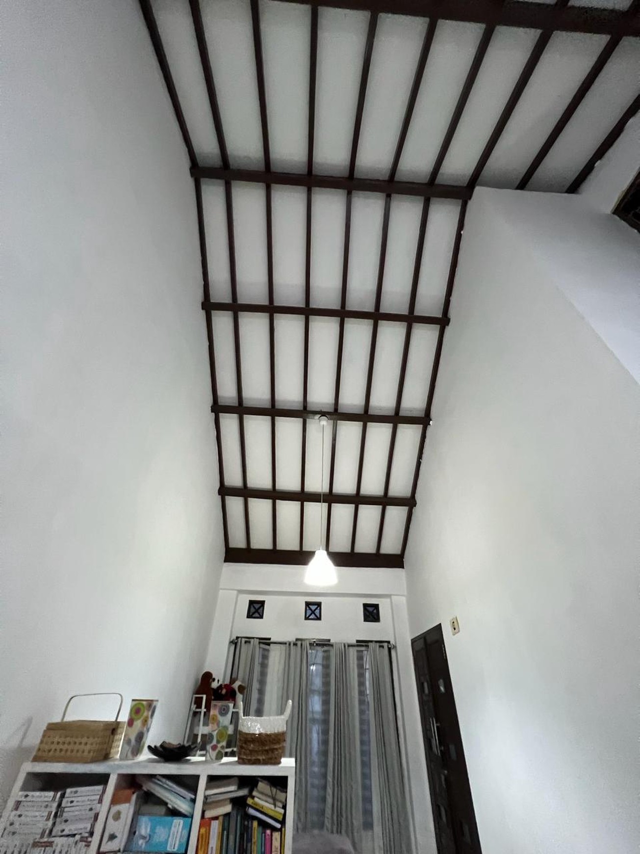 Rumah Cantik 1½ Lantai di Ciputat dengan KT 3 KM 2 Surat SHM