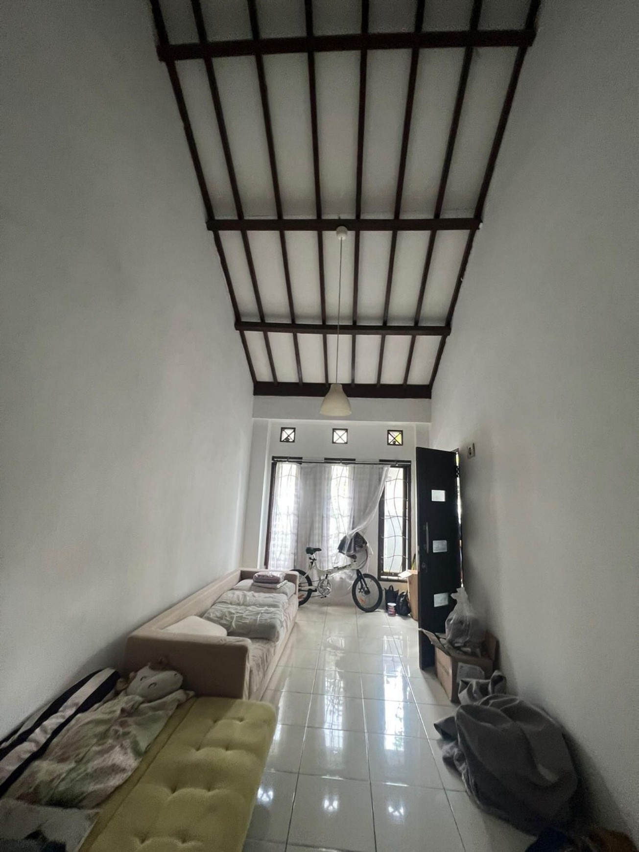 Rumah Cantik 1½ Lantai di Ciputat dengan KT 3 KM 2 Surat SHM