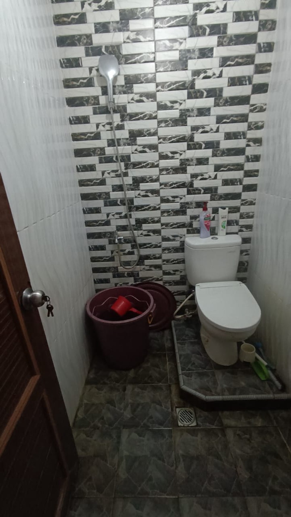 Rumah Cantik 1½ Lantai di Ciputat dengan KT 3 KM 2 Surat SHM
