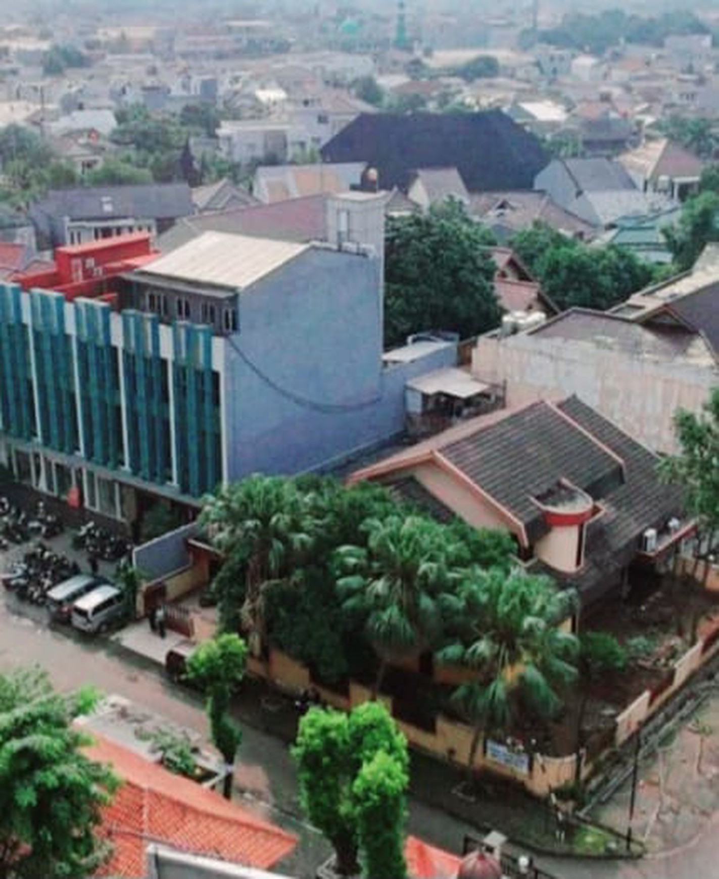 Dijual Rumah Besar dengan Halaman Luas di Jaka Permai, Bekasi Barat