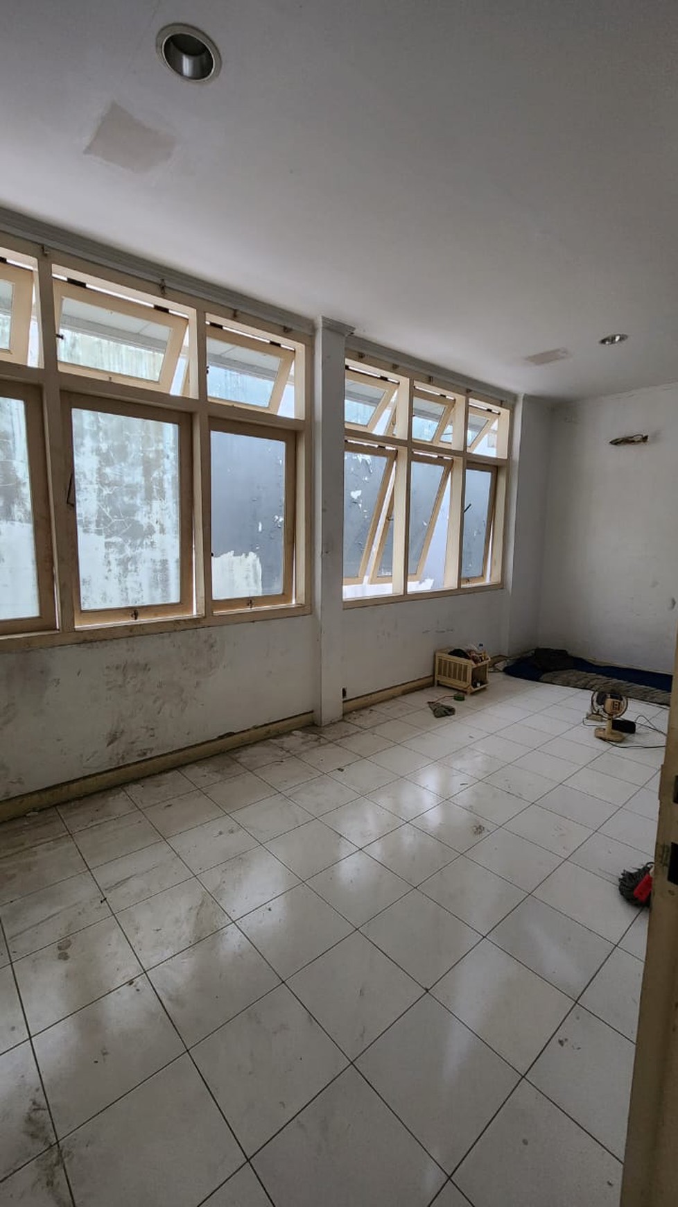 Dijual Cepat Rumah Lama di jl. Taman Tanah Abang, Gambir, Jakarta Pusat