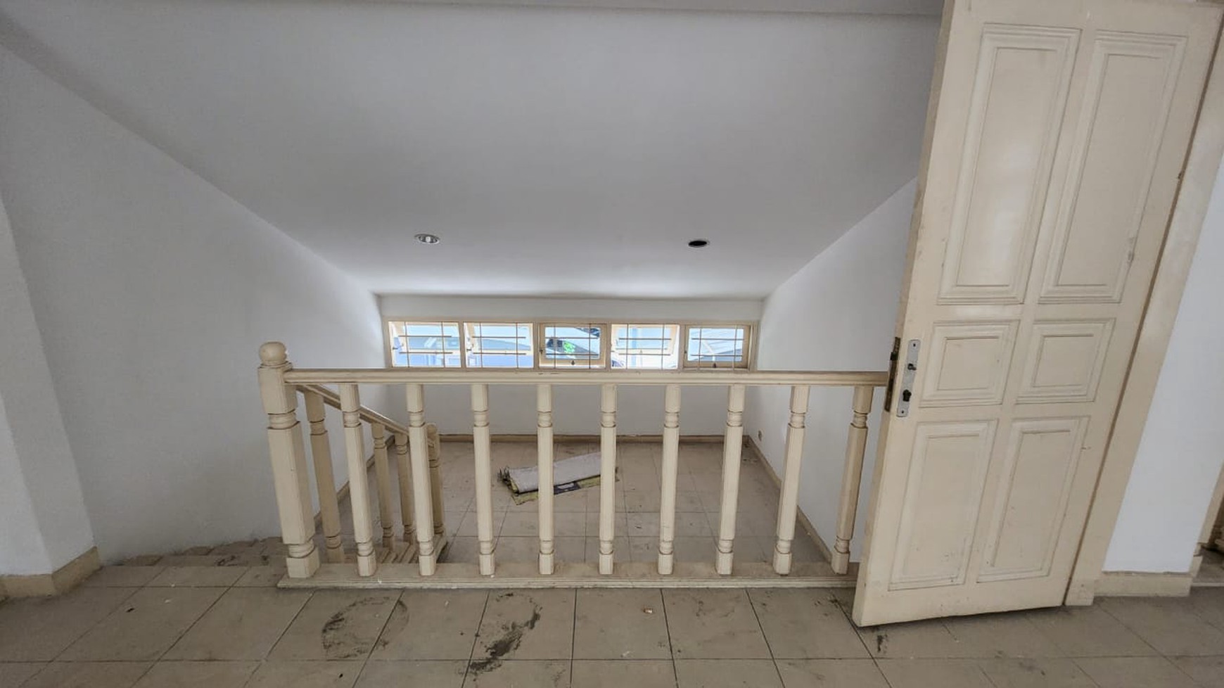Dijual Cepat Rumah Lama di jl. Taman Tanah Abang, Gambir, Jakarta Pusat