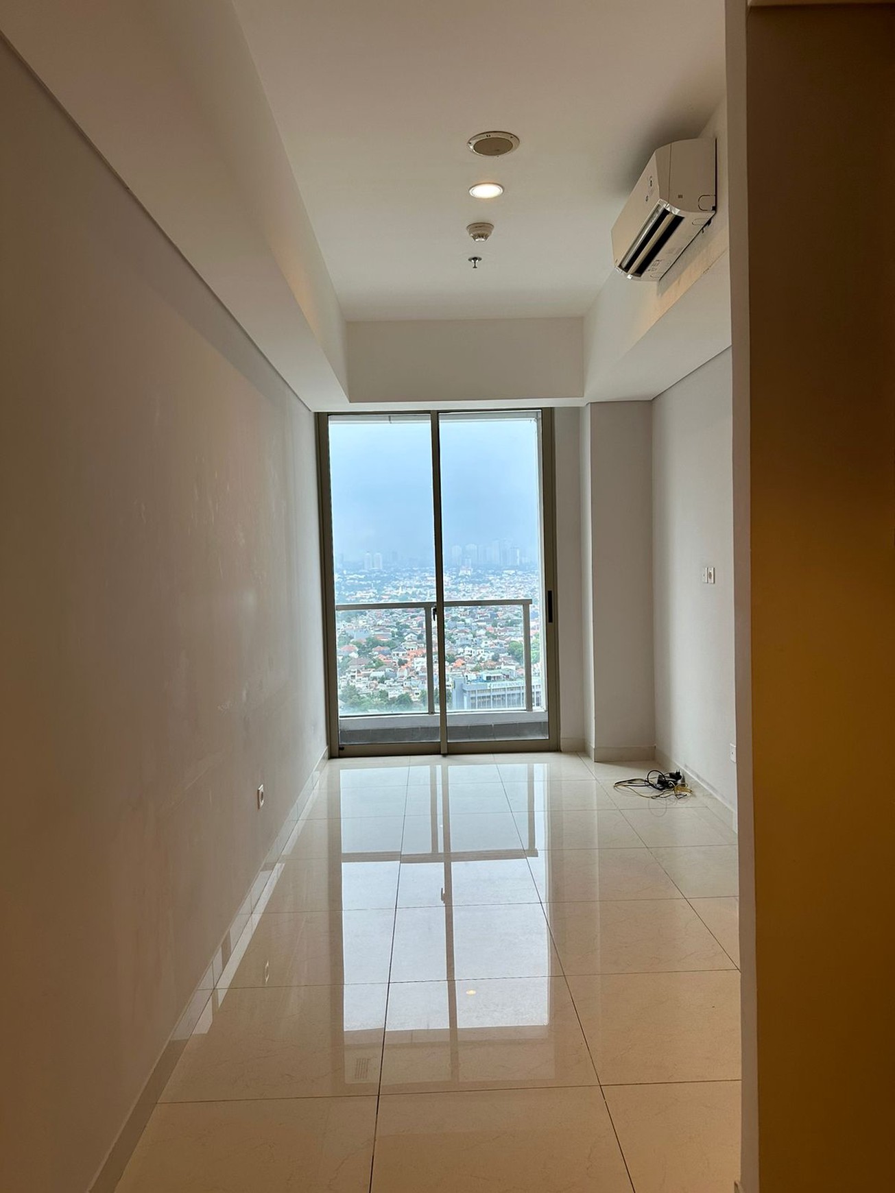 Dijual Taman Anggrek Residence 2BR, Tower Calypso , Semi Furnished