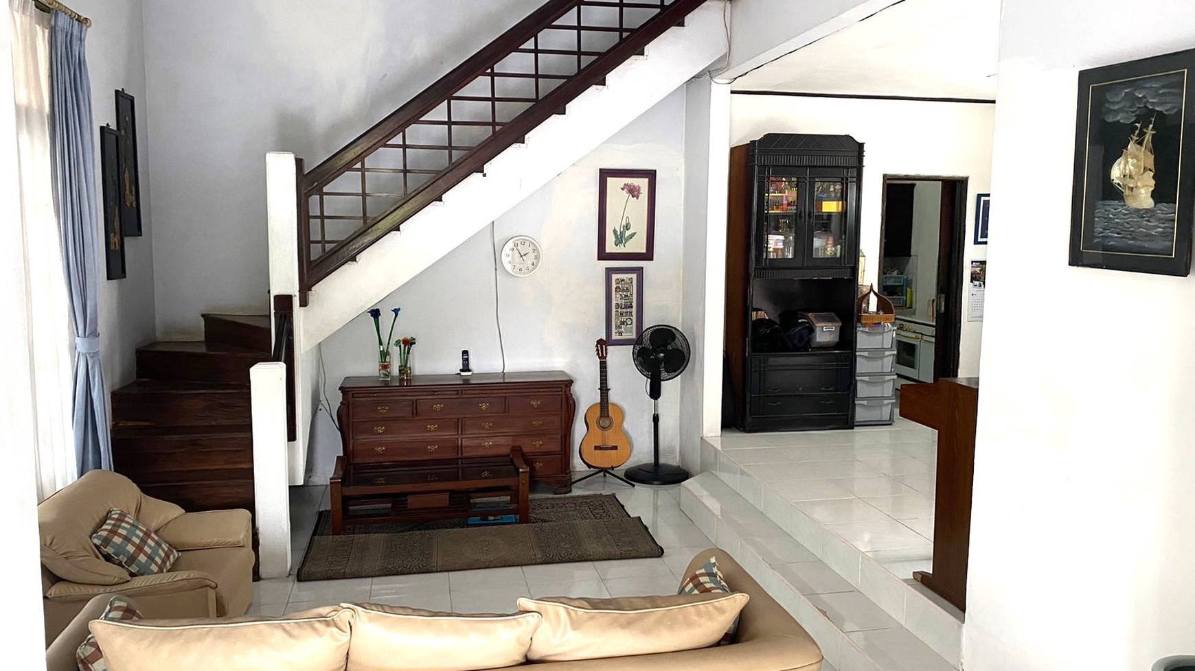 Rumah 2 Lantai di Cinere Posisi Hook 5 Kamar Tidur Halaman Luas