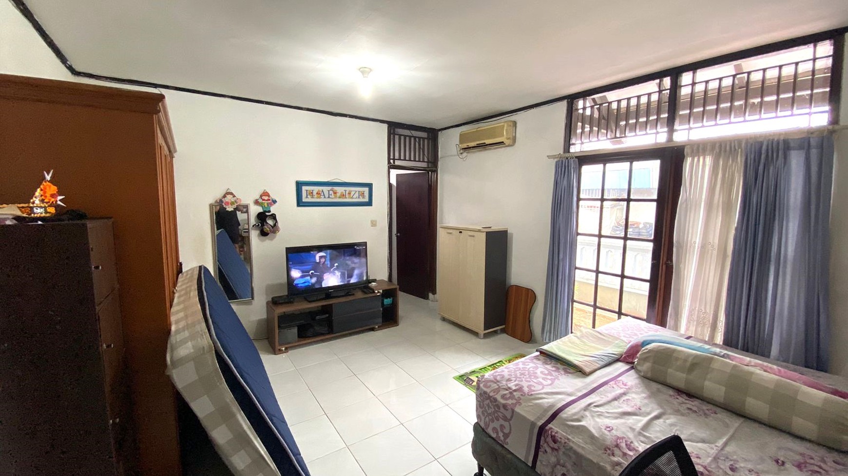 Rumah 2 Lantai di Cinere Posisi Hook 5 Kamar Tidur Halaman Luas