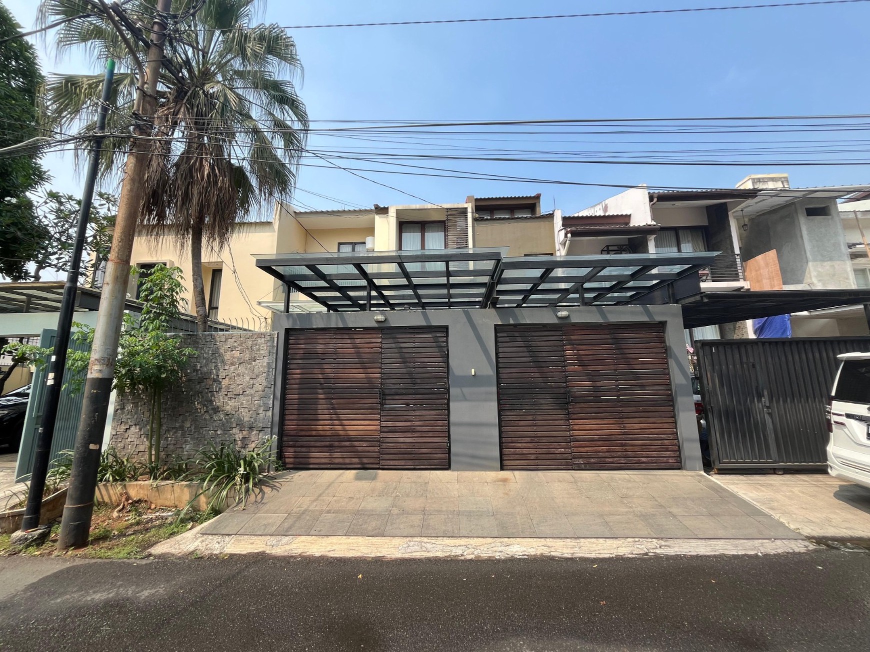 Rumah Siap Huni Fully Furnished di Komplek Eksklusif Cipete - Jakarta Selatan