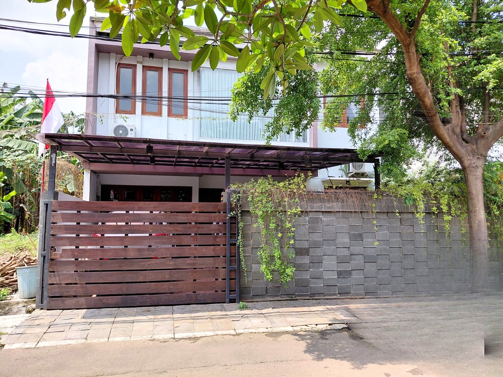 Rumah Minimalis di Cinere 2 Lantai Taman Depan Belakang Siap Huni