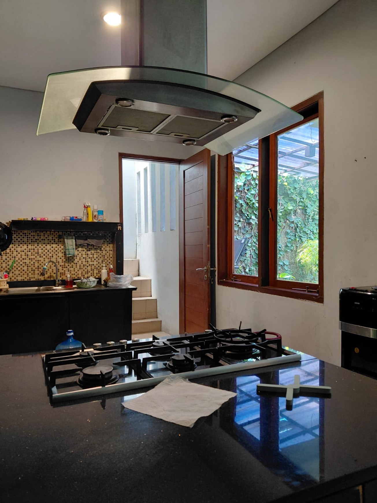 Rumah Minimalis di Cinere 2 Lantai Taman Depan Belakang Siap Huni