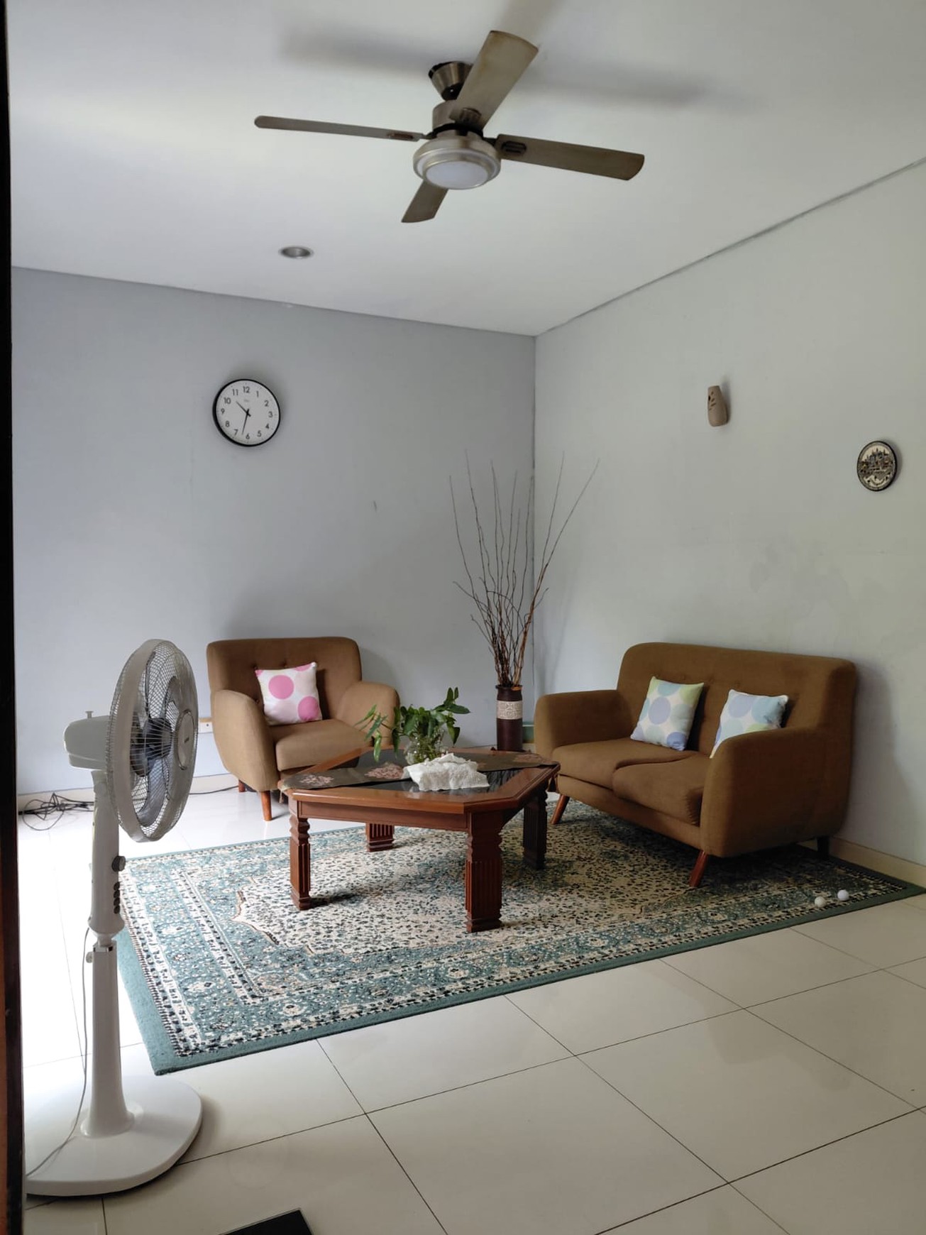 Rumah Minimalis di Cinere 2 Lantai Taman Depan Belakang Siap Huni