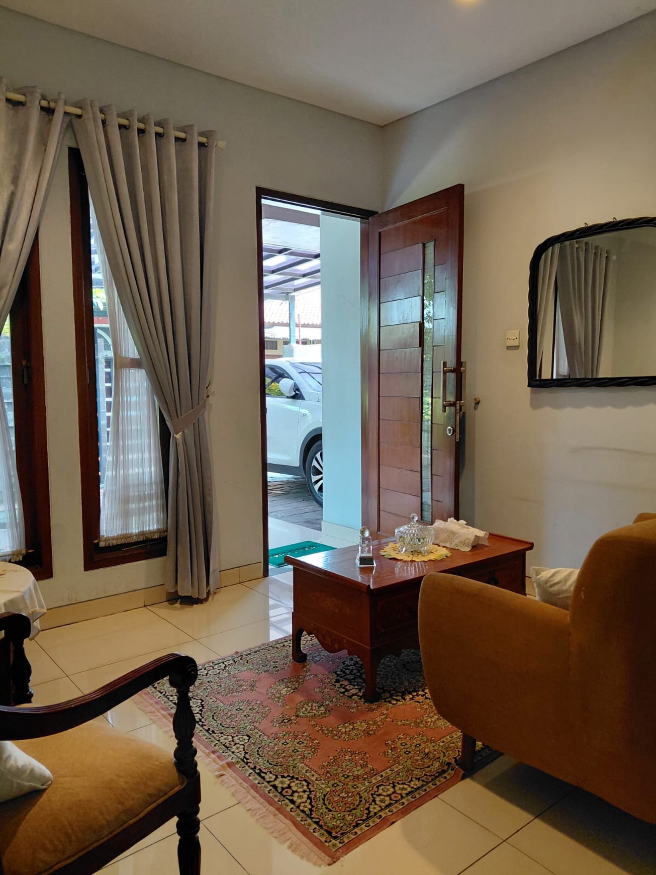 Rumah Minimalis di Cinere 2 Lantai Taman Depan Belakang Siap Huni