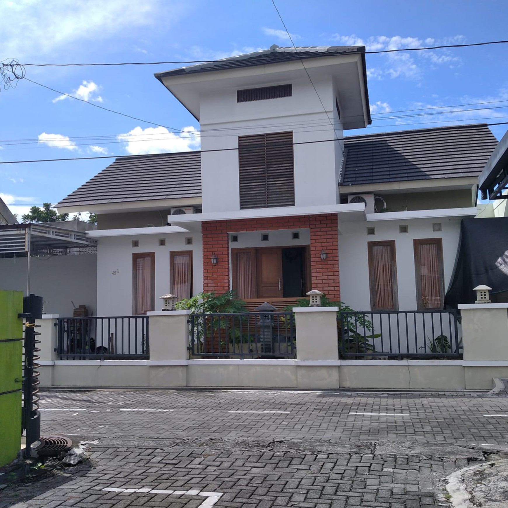 Rumah Mewah Dengan Desain Minimalis Di Perumahan Niten Asri Dekat Budi Mulia.