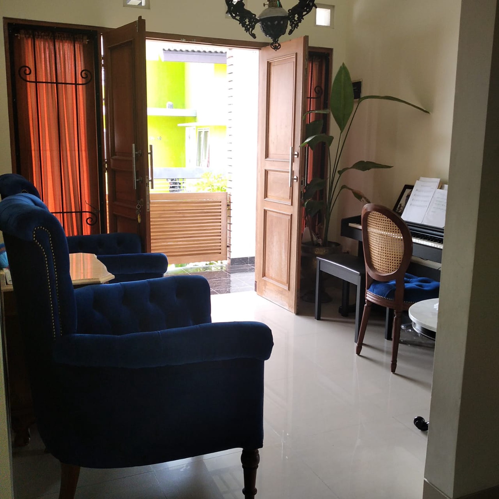 Rumah Mewah Dengan Desain Minimalis Di Perumahan Niten Asri Dekat Budi Mulia.