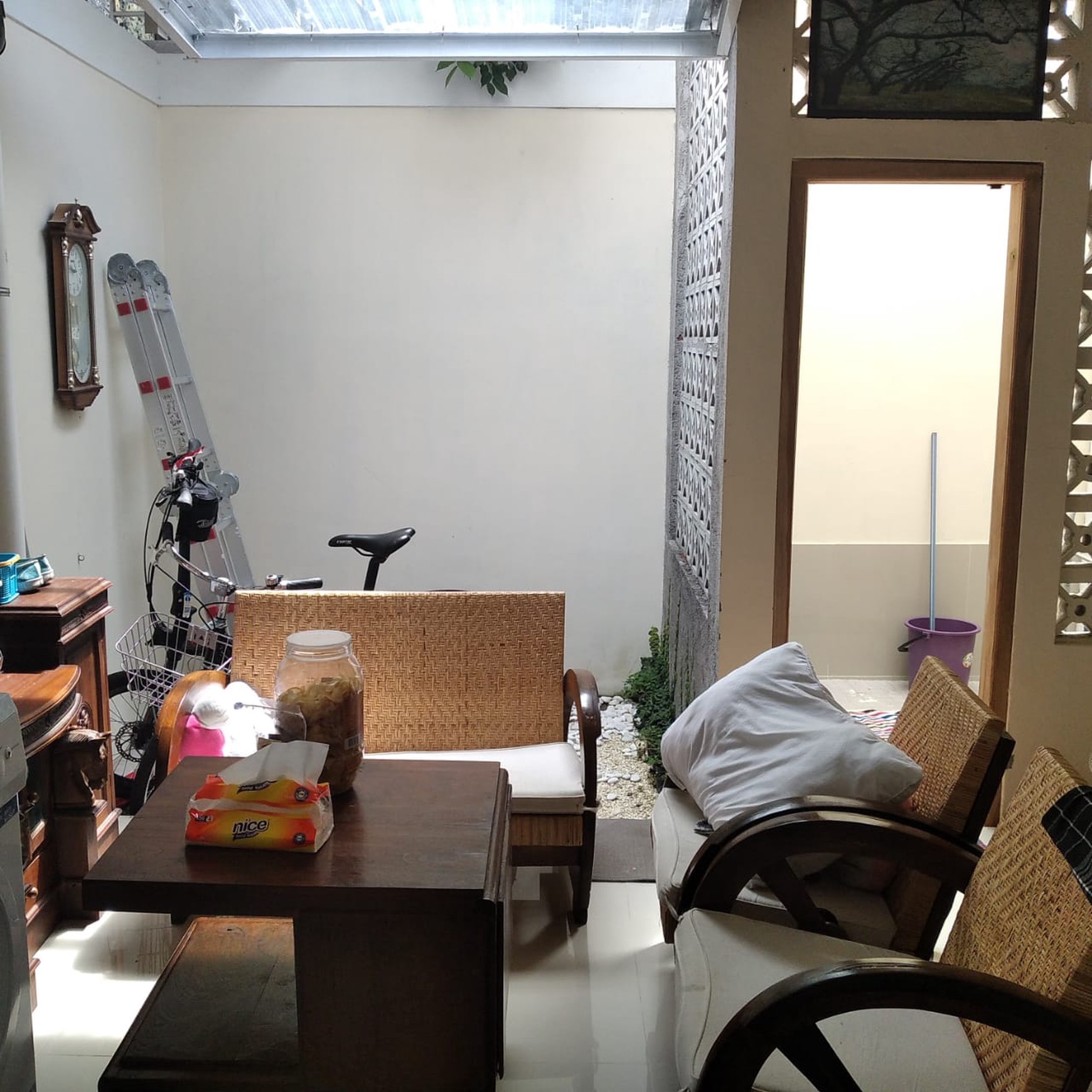 Rumah Mewah Dengan Desain Minimalis Di Perumahan Niten Asri Dekat Budi Mulia.