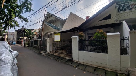 Rumah Lokasi Depan Taman Di Tebet Utara Jakarta Selatan