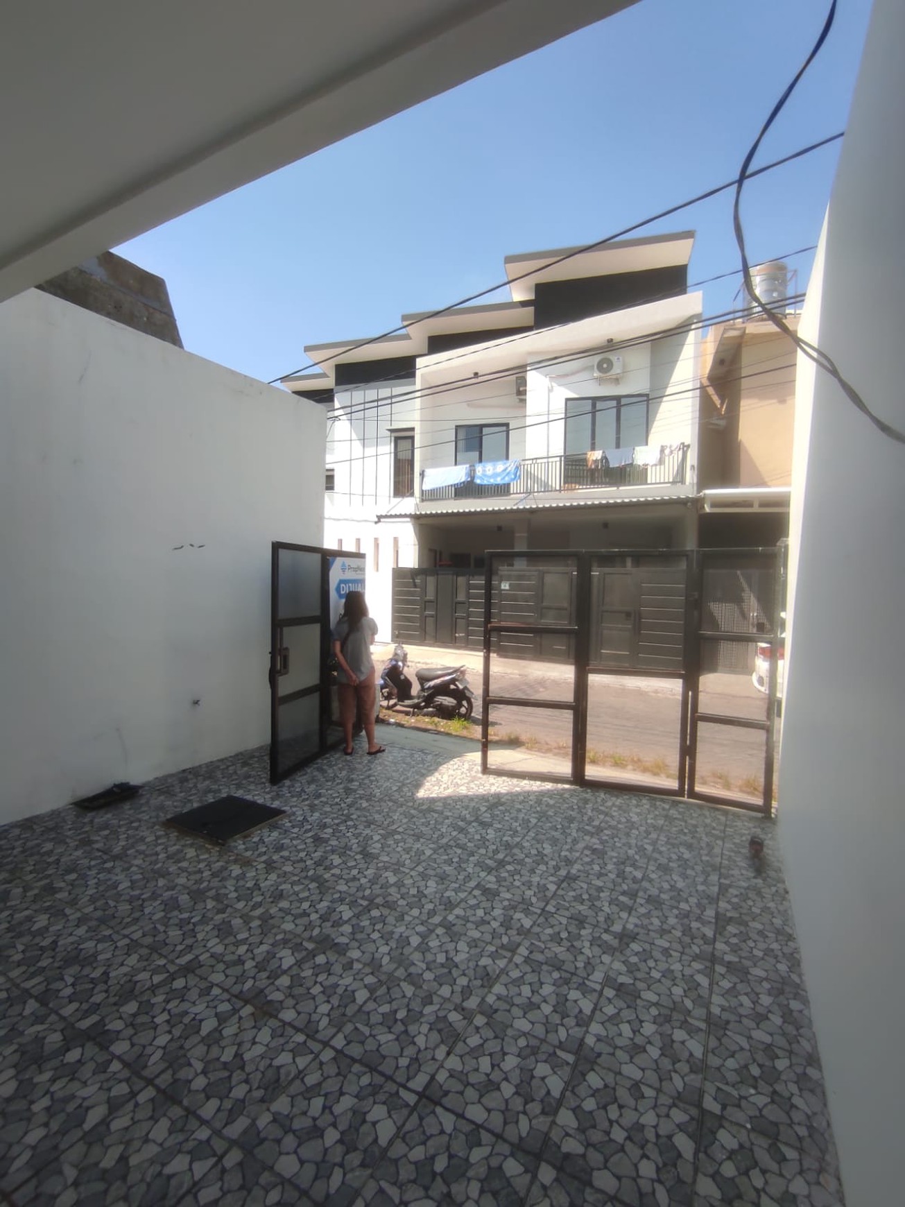 Dijual Rumah Kos Kostan Semolowaru Selatan - Baru Modern Full Furnished - Row Jalan 3 Mobil - SHM 